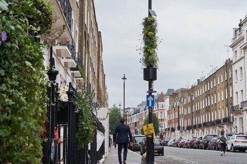 آبیاری فضای سبز توسط تیرهای چراغ‌ برق در لندن!