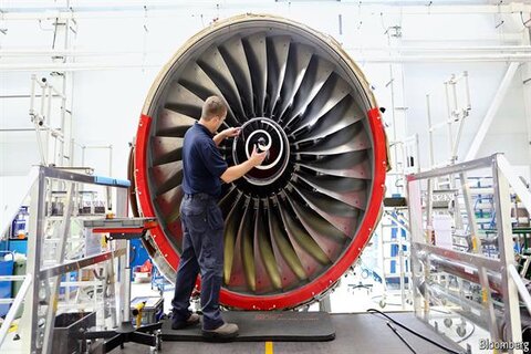 موتور هواپیماهای مسافری داخل کشور تعمیر می‌شود