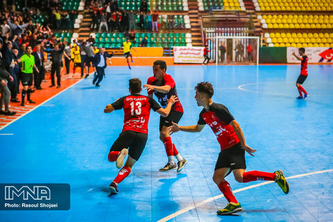 گیتی پسند صدرنشینی دور رفت رقابت های لیگ برتر فوتسال شد