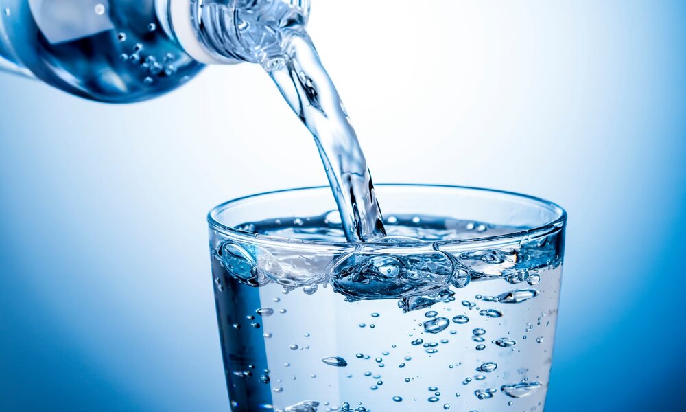 آیا نوشیدن آب کمتر در زمستان موجب بروز سنگ کلیه می‌شود؟
