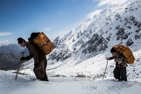 نجات جان یک کولبر در ارتفاعات تته اورامان