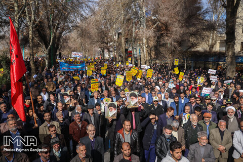 انقلاب اسلامی سرشار از مجاهدت‌ها، پایداری‌ها و جوانمردی مردم است