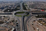 کاهش عرض مسیرهای ترافیکی قم براساس آئین‌نامه طراحی راه‌های شهری