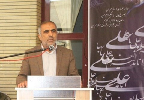 معلم ۸۰ ساله در اصفهان سرکلاس است