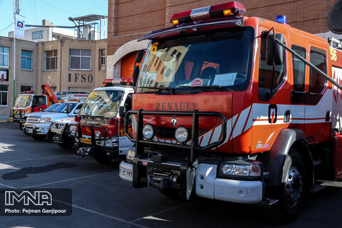 رونمایی از سه دستگاه خودروی آتش نشانی رشت در دهه فجر