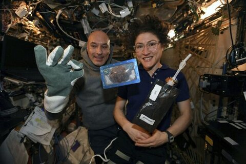 فضانوردان در ایستگاه فضایی کلوچه پختند