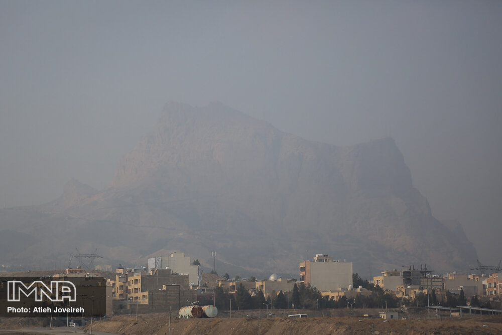 هوای اصفهان همچنان آلوده است/۳ ایستگاه کنترل کیفی هوا در وضعیت قرمز