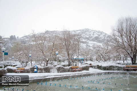 بارش برف در کوه سنگی مشهد