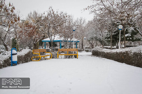 بارش برف در کوه سنگی مشهد