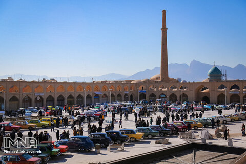 همایش خودروهای کلاسیک و سافاری در میدان امام علی (ع)