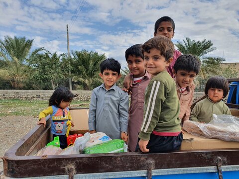 توزیع ۳۵۰ بسته از کمک‌های شهرداری به روستاهای صعب العبور سیستان