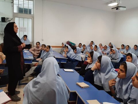 اجرای طرح زبان‌آموزی بسته‌های فارسی برای ۴۶۰۰ دانش‌آموز اصفهانی