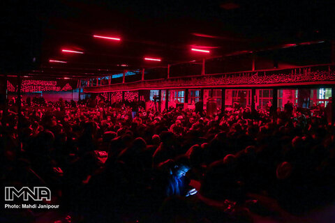 مراسم عزاداری شب شهادت حضرت زهرا (س) در گلستان شهدای اصفهان