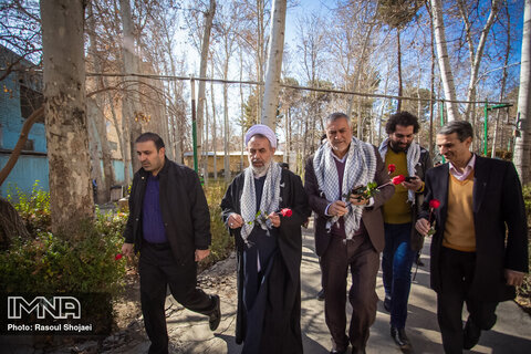 دیدار هنرمندان اصفهان با جانبازان دفاع مقدس