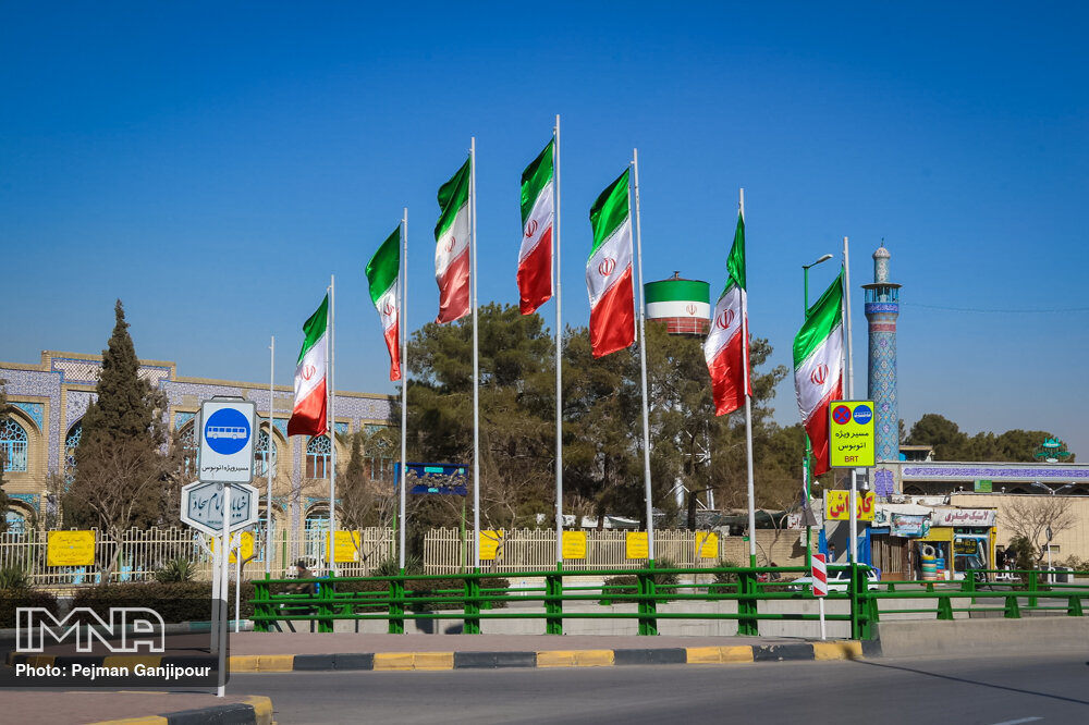 آذین‌بندی منطقه ۹ اصفهان با پرچم ایران