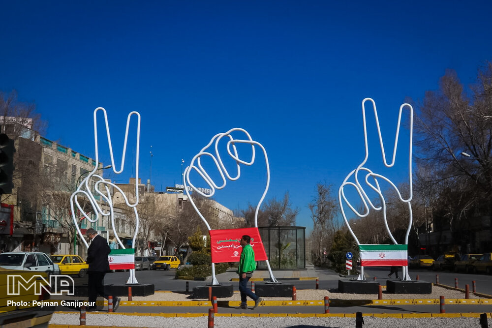 آذین‌بندی نصف‌جهان برای فجر انقلاب اسلامی