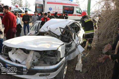 دو جوان ۱۹ ساله در نجف آباد بر اثر واژگونی خودرو جان باختند