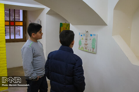 نمایشگاه نقاشی کودکان بی سرپرست
