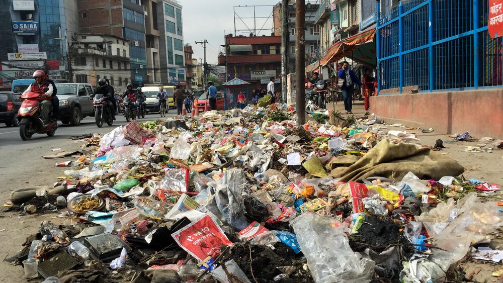 تهدید سلامت شهروندان با رهاسازی زباله‌های عفونی در سطح شهر رشت