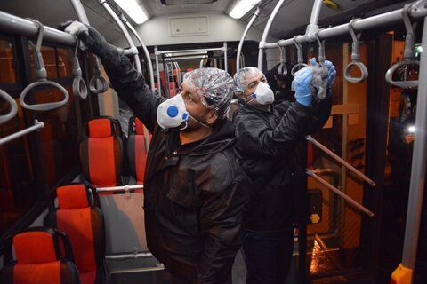 نظافت و ضدعفونی مستمر اتوبوس‌های شهری در کاشان