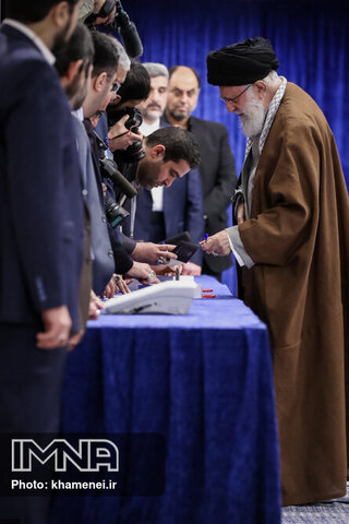 حضور مقام معظم رهبری در یازدهمین دوره انتخابات مجلس شورای اسلامی و میان‌دوره ای مجلس خبرگان