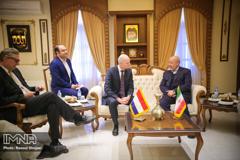 استاندار اصفهان با وزیر امور خارجه هلند دیدار کرد