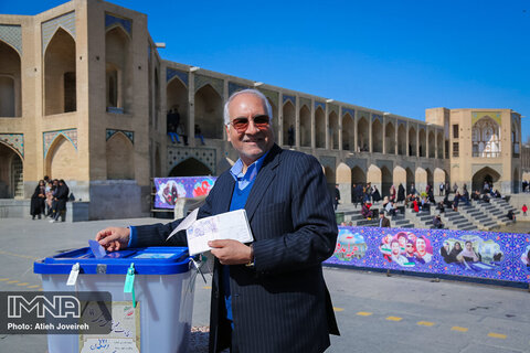 حضور شهردار اصفهان در پای صندوق رأی
