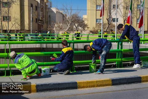رنگ‌آمیزی جداول شهر مشهد در ایستگاه پایانی  