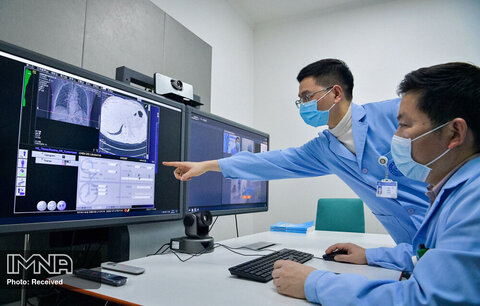 پزشکان بیمارستان غربی چین در دانشگاه سیچوان از فناوری 5G برای تشخیص بیماران COVID-19 در استان سیچوان چین استفاده می کنند.