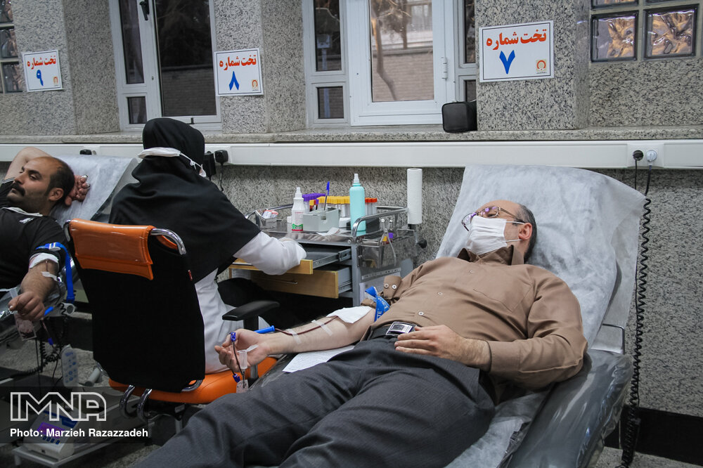 ساعات خون‌گیری در ماه رمضان افزایش یافت/ درخواست لغو منع تردد شبانه برای اهدا کنندگان خون
