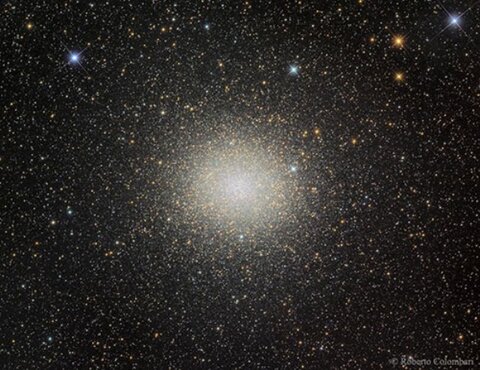 نزدیک شدن ماه و خوشه ستاره‌ای M45 به یکدیگر