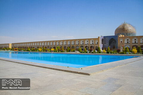 A walk through deserted Isfahan
