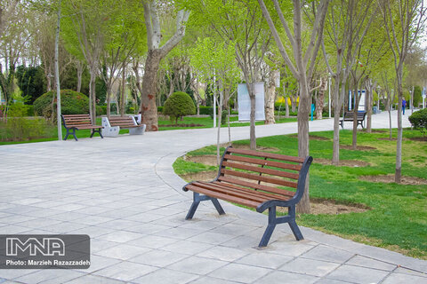 A walk through deserted Isfahan
