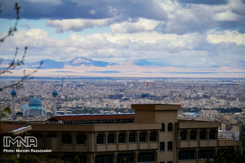 A walk through deserted Isfahan
