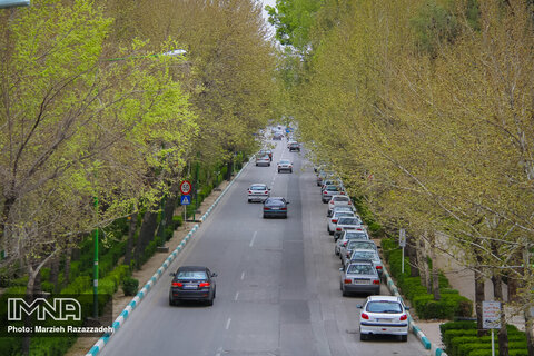A walk through deserted Isfahan
