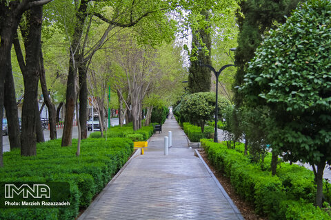 A walk through deserted Isfahan
