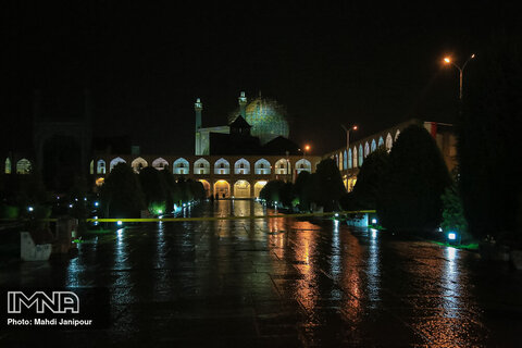 ساعت زمین در عمارت عالی قاپو