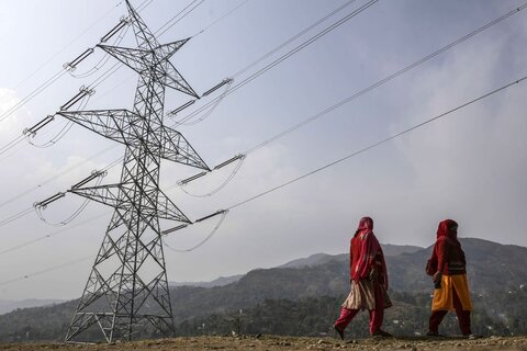 بهسازی ۲۷۰۰ متر از شبکه‌های فرسوده برق بوئین میاندشت 