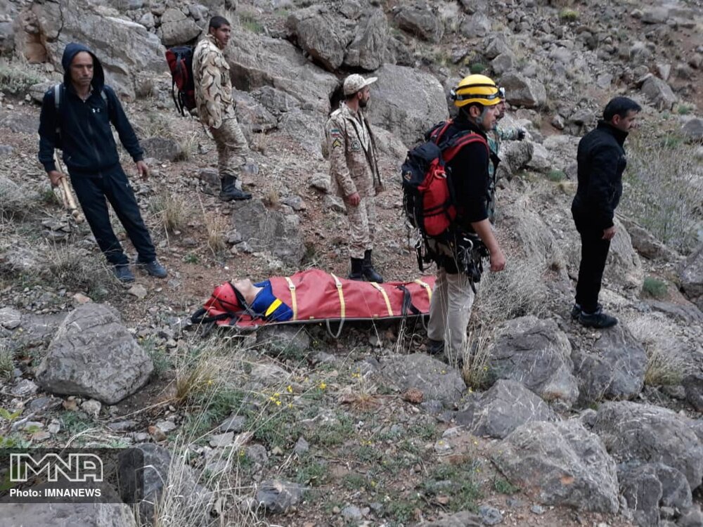 سقوط مرد ۵۵ ساله از کوه صفه + عکس