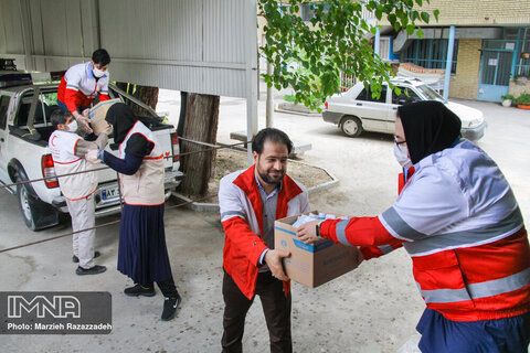 کمک ۵۰۰ میلیون ریالی داوطلبان هلال‌احمر اصفهان در طرح «یاوران مهرورز»