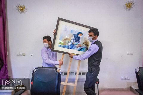 رونمایی از نقاشی آبرنگ «پرستار»‬⁩ اثر هنری استاد مطیع