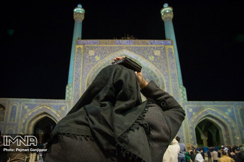  Night of Destiny commemorated in Isfahan while observing social distancing