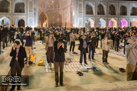  Night of Destiny commemorated in Isfahan while observing social distancing