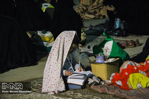 مراسم احیای شب بیست و یکم ماه رمضان در حرم زینبیه اصفهان