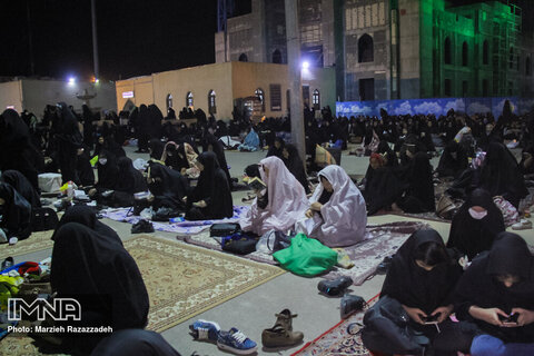 مراسم احیای شب بیست و یکم ماه رمضان در حرم زینبیه اصفهان