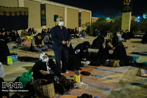 مراسم احیای شب بیست و یکم ماه رمضان در مجموعه تخت فولاد اصفهان