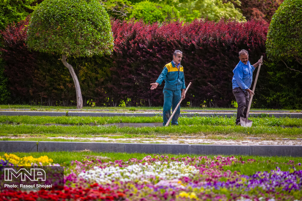  Isfahan welcomes spring with city-wide cleanup of public spaces