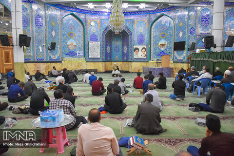 مراسم احیای شب بیست و سوم ماه رمضان در نجف آباد