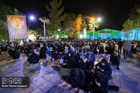 مراسم احیای شب بیست و سوم ماه رمضان در گلستان شهدا