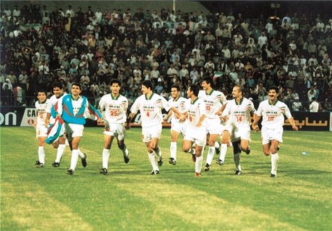 شش تایی کردن کره با پوکر دایی/  ایران ۶-۲ کره‌ی جنوبی جام ملت‌های ۱۹۹۶ + فیلم بازی